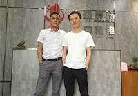 設(shè)計師設(shè)計出來的東西很專業(yè)，很時尚！